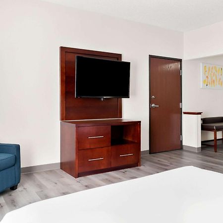 Comfort Suites Southfield-Detroit Buitenkant foto