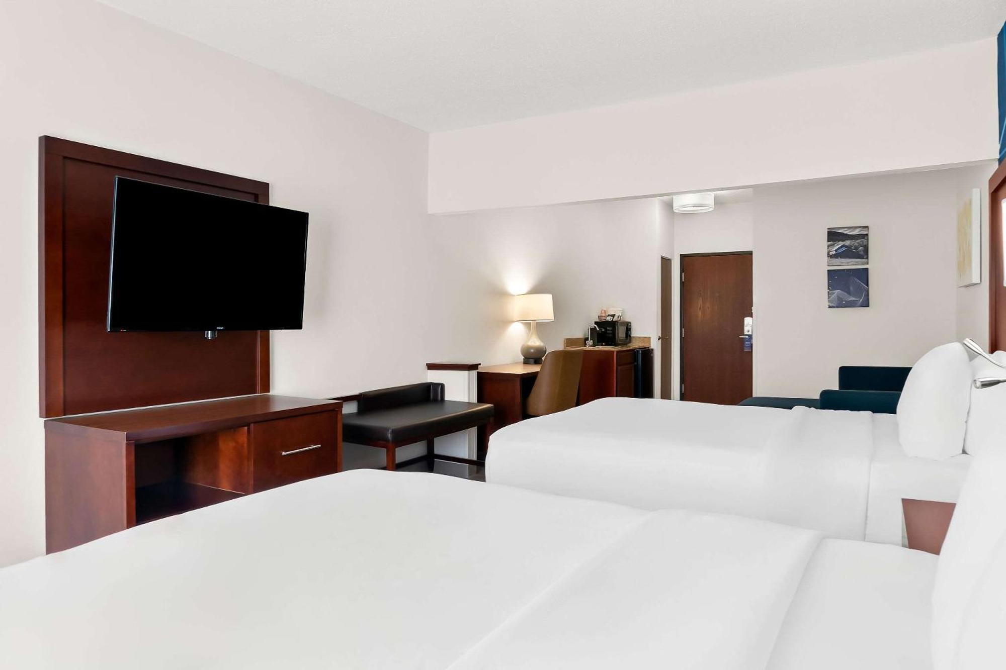 Comfort Suites Southfield-Detroit Buitenkant foto