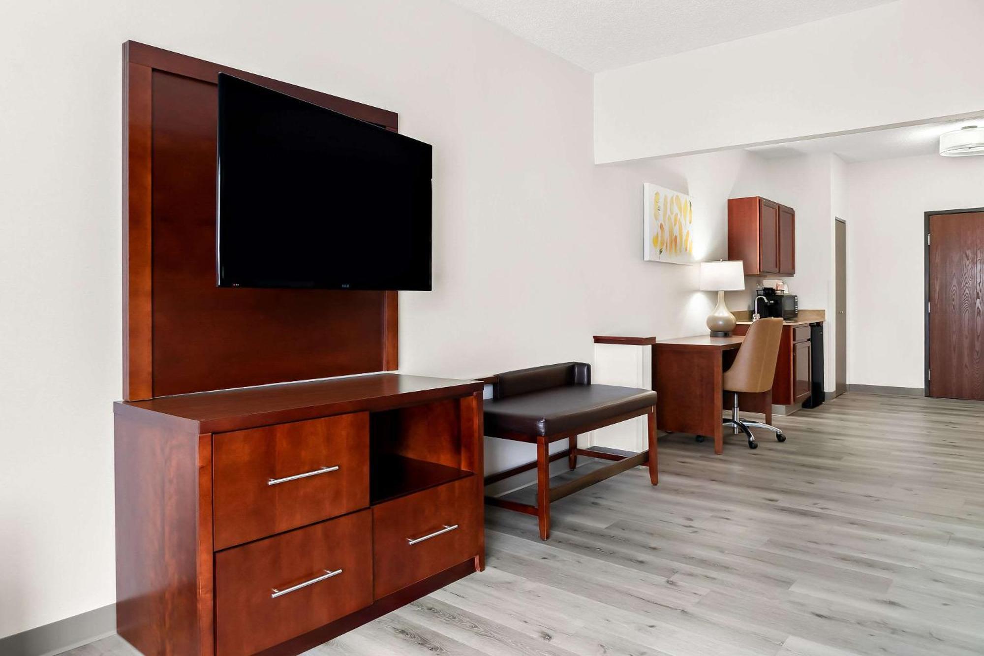 Comfort Suites Southfield-Detroit Buitenkant foto