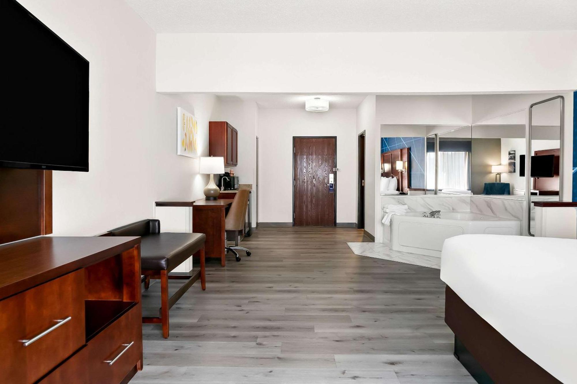 Comfort Suites Southfield-Detroit Buitenkant foto