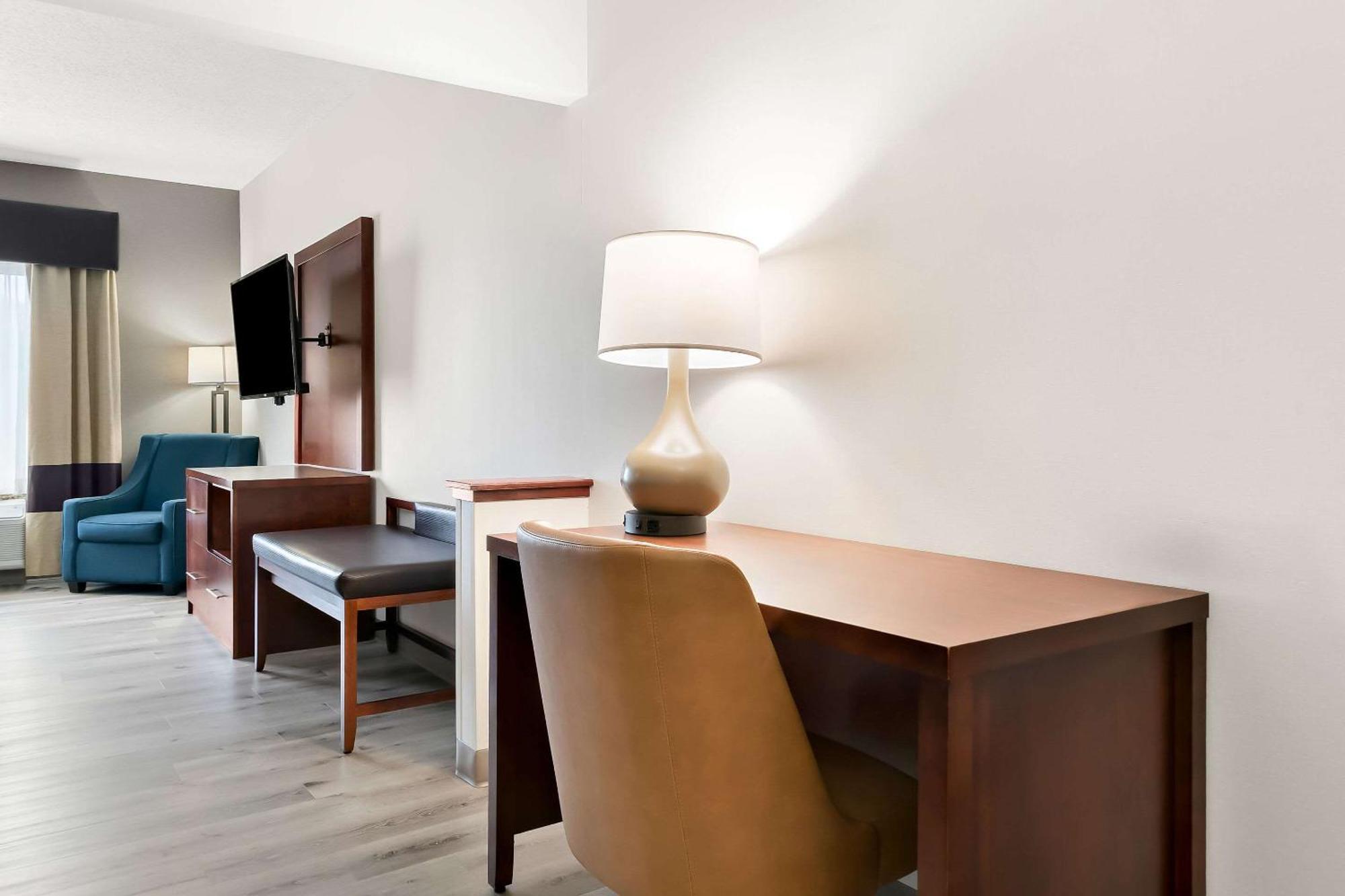 Comfort Suites Southfield-Detroit Buitenkant foto