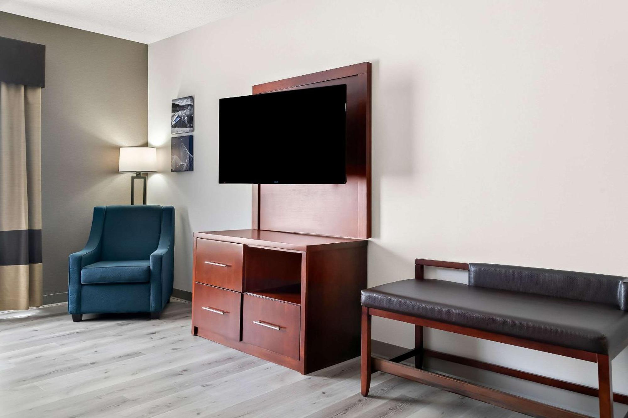 Comfort Suites Southfield-Detroit Buitenkant foto